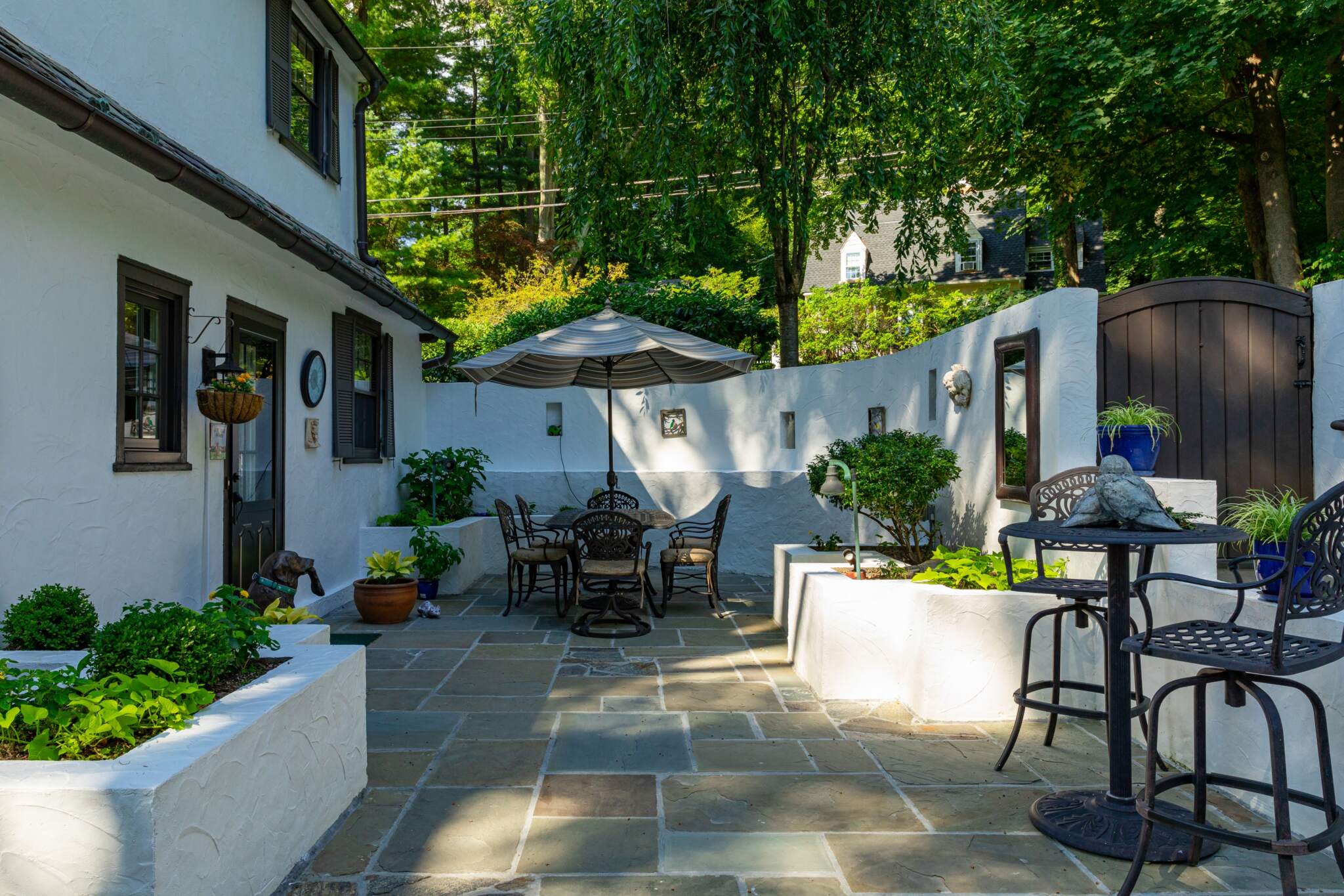 Crafted with precision, our walls are built using the finest materials, such as bricks, natural stone, or concrete