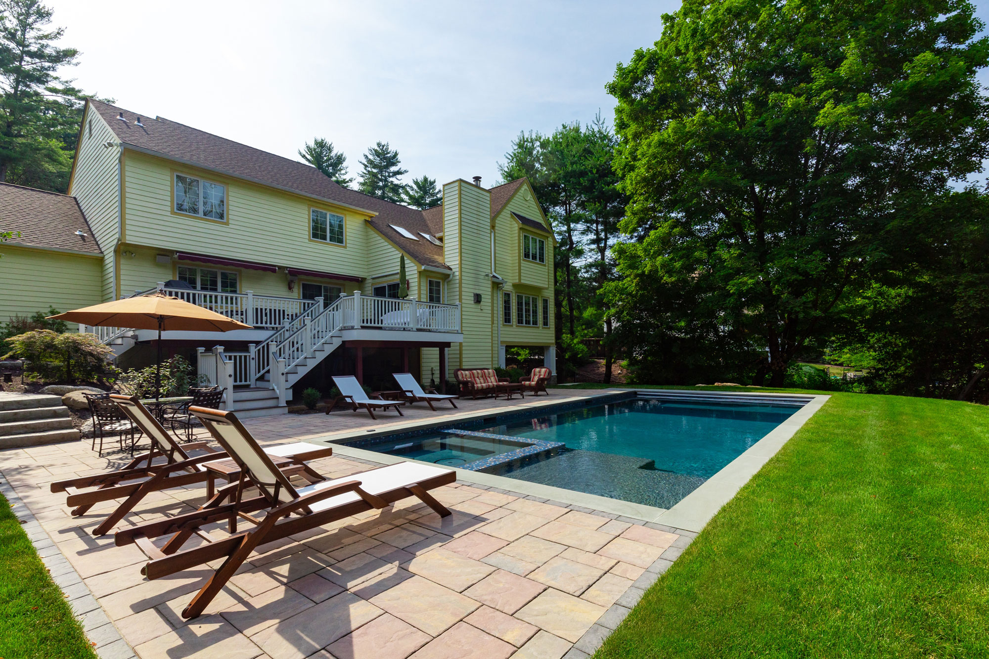 Custom inground pool and spa combination near Dutchess County New York by Neave Outdoor